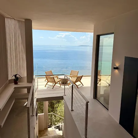 Elysian Shores Beachfront Вилла Глифа
