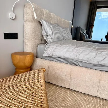 Elysian Shores Beachfront Вилла *