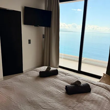 Elysian Shores Beachfront Вилла Глифа
