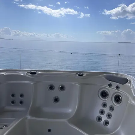 Elysian Shores Beachfront Вилла *