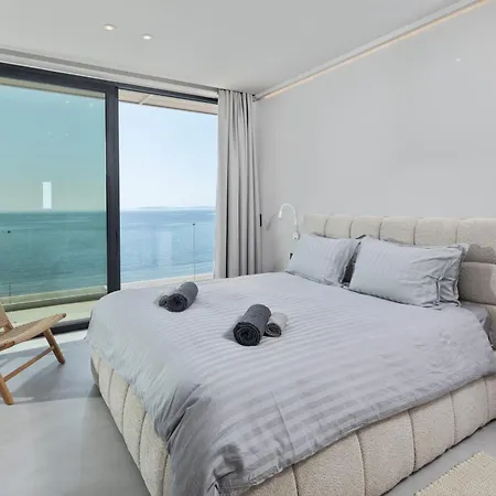 Elysian Shores Beachfront Вилла *