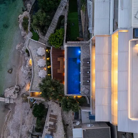 Elysian Shores Beachfront Вилла *