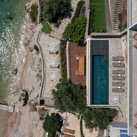 Elysian Shores Beachfront Вилла