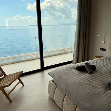 Villa Elysian Shores Beachfront *