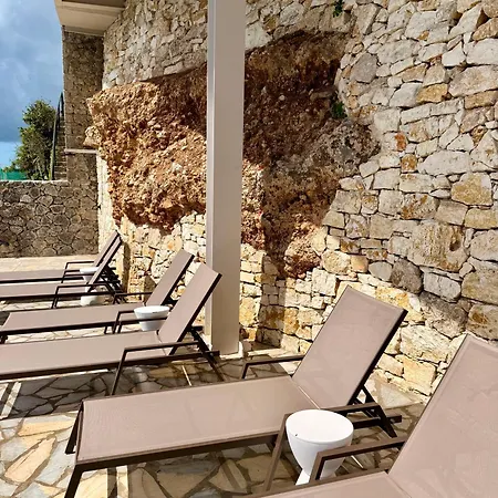 Elysian Shores Beachfront Vila *