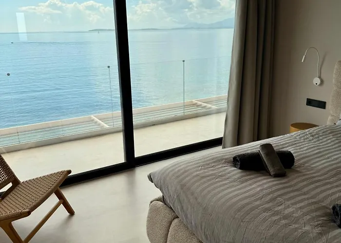 Villa Elysian Shores Beachfront *
