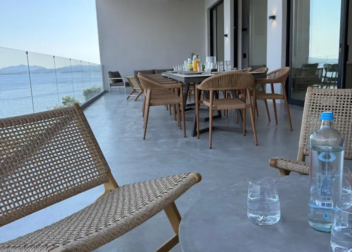 Elysian Shores Beachfront * Glyfa